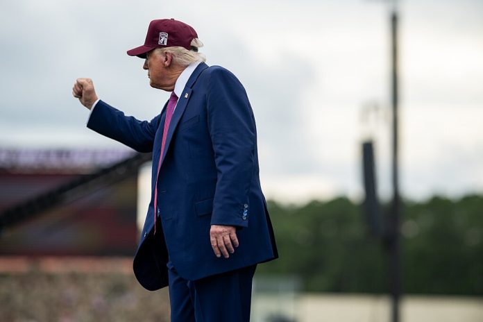1024px-p20250610dt-1795_president_donald_trump_delivers_remarks_at_fort_bragg.jpg