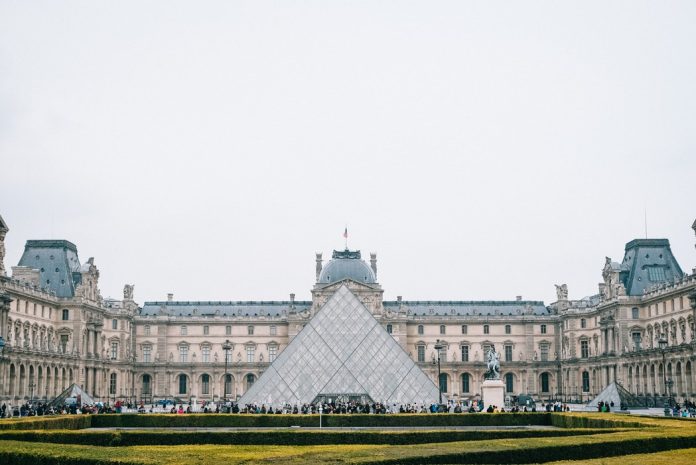 louvre-museum-foto-fabio-fistarol-unsplash.jpg