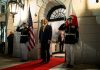 Трамп најавува намалување на активностите, а истовремено испраќа повеќе маринци на Блискиот исток