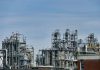 Поскапувањето на нафтата на 150 долари може да предизвика глобална рецесија, предупредуваат финансиски експерти