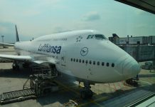 Инцидент на аеродромот во Франкфурт, се урнал предниот дел на авион „Боинг 787“ на Луфтханза