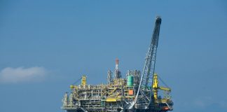 Цените на нафтата скокнаа за повеќе од три долари по израелските напади врз Либан и Иран