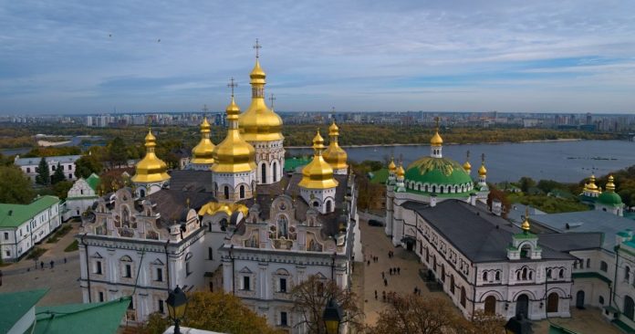 dormition_and_refectory_churches_lavra-1024x539.jpg