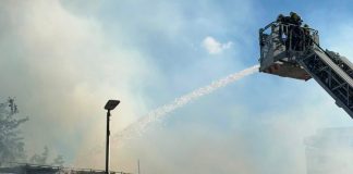 Локализиран пожарот во Кисела Вода, повреден еден пожарникар